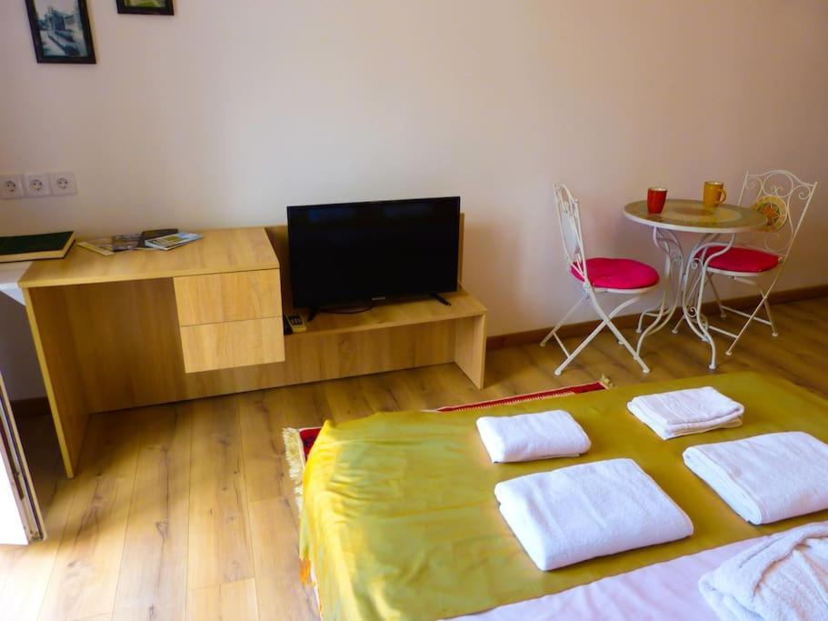 Live-Inn Stunning Apartment On Azneft Sq With President Palace & Old City Views Baku Eksteriør bilde