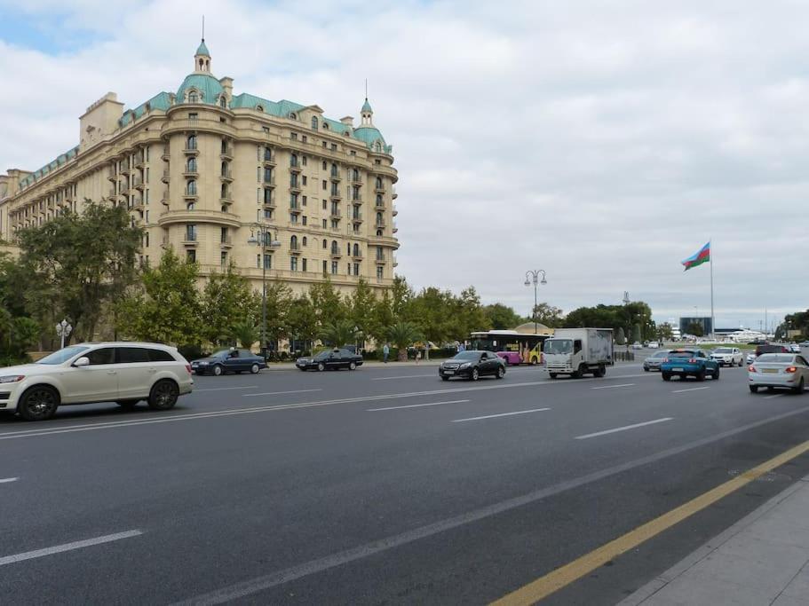 Live-Inn Stunning Apartment On Azneft Sq With President Palace & Old City Views Baku Eksteriør bilde