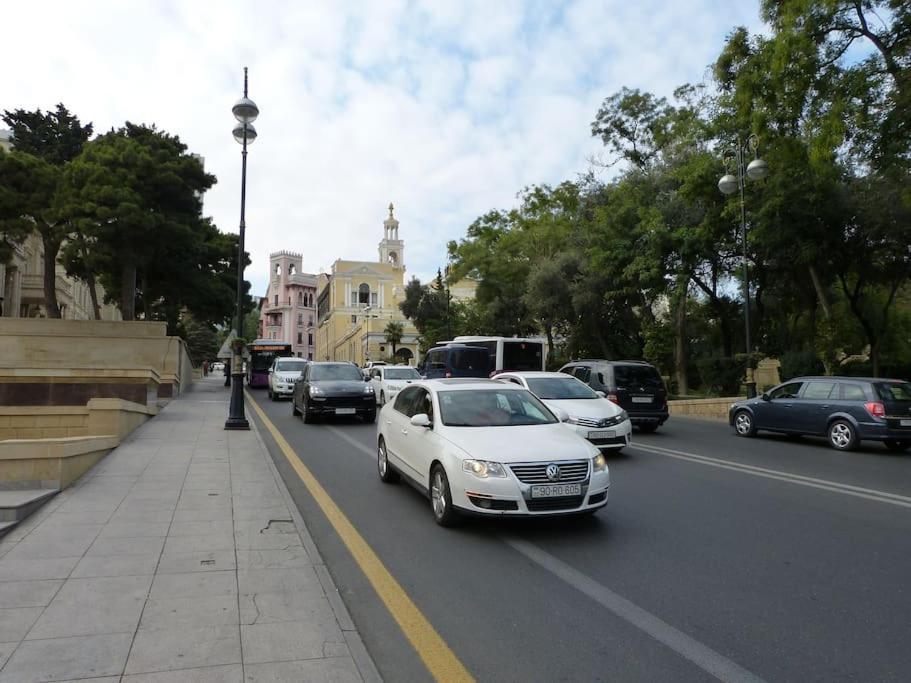 Live-Inn Stunning Apartment On Azneft Sq With President Palace & Old City Views Baku Eksteriør bilde