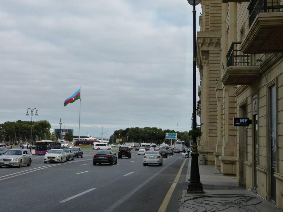 Live-Inn Stunning Apartment On Azneft Sq With President Palace & Old City Views Baku Eksteriør bilde